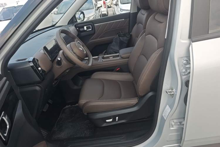 Used Wuling Xingguang 560 New Energy 2026 Model, Plug-in Hybrid, 125 km, Luxury Version Left Front Seat