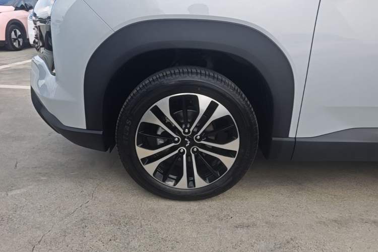 Used Wuling Xingguang 560 New Energy 2026 Model, Plug-in Hybrid, 125 km, Luxury Version Left Front Wheel Hub