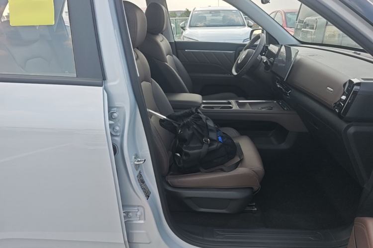 Used Wuling Xingguang 560 New Energy 2026 Model, Plug-in Hybrid, 125 km, Luxury Version Right Front Seat