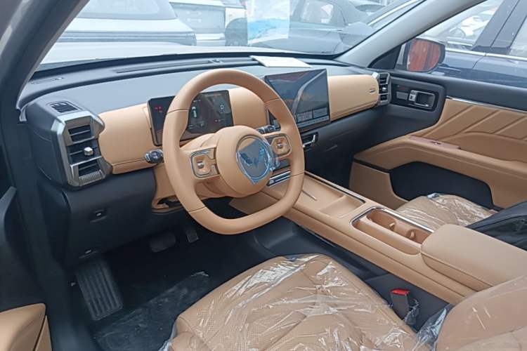 Used Wuling Xingguang 560 New Energy 2026 Model, Plug-in Hybrid, 125 km, Luxury Version Center Console