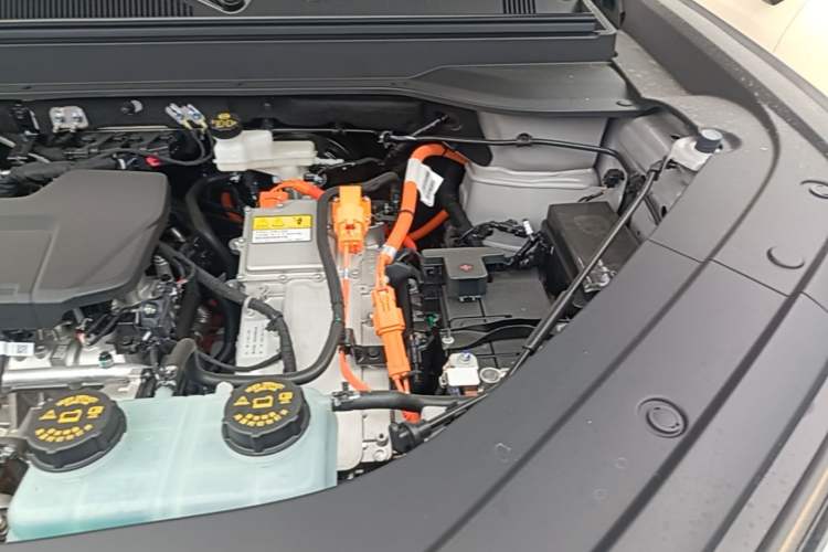 Used Wuling Xingguang 560 New Energy 2026 Model, Plug-in Hybrid, 125 km, Luxury Version Engine Bay Left