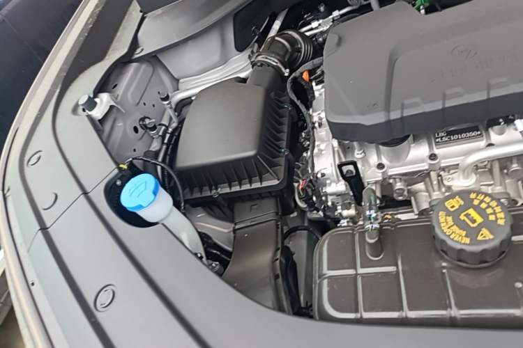 Used Wuling Xingguang 560 New Energy 2026 Model, Plug-in Hybrid, 125 km, Luxury Version Engine Bay Right