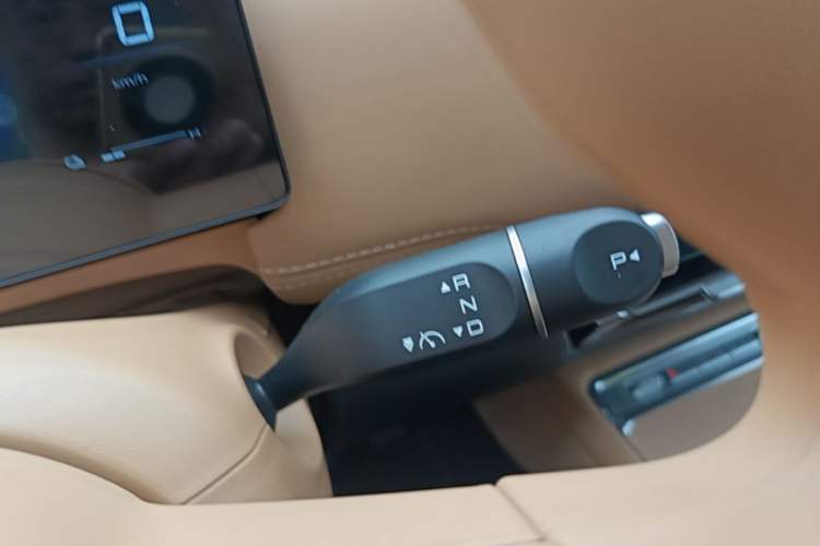 Used Wuling Xingguang 560 New Energy 2026 Model, Plug-in Hybrid, 125 km, Luxury Version Gear Lever
