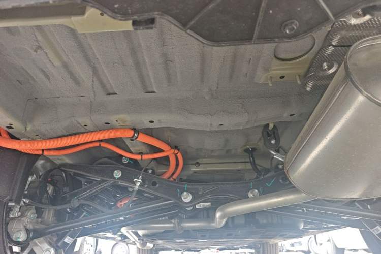 Used Wuling Xingguang 560 New Energy 2026 Model, Plug-in Hybrid, 125 km, Luxury Version Chassis Rear