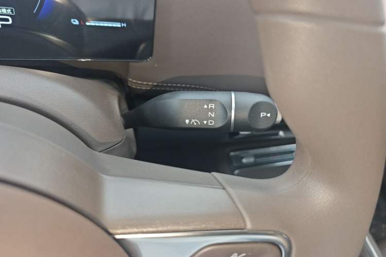 Used Wuling Xingguang 560 New Energy 2026 Model, Plug-in Hybrid, 125 km, Luxury Version Gear Lever