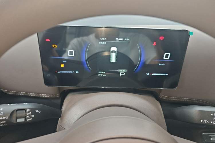 Used Wuling Xingguang 560 New Energy 2026 Model, Plug-in Hybrid, 125 km, Luxury Version Instrument Cluster