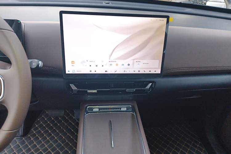 Used Wuling Xingguang 560 New Energy 2026 Model, Plug-in Hybrid, 125 km, Luxury Version Audio And AC Panel