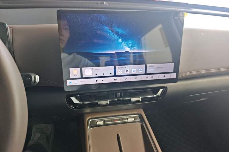 Used Wuling Xingguang 560 New Energy 2026 Model, Plug-in Hybrid, 125 km, Luxury Version Audio And AC Panel