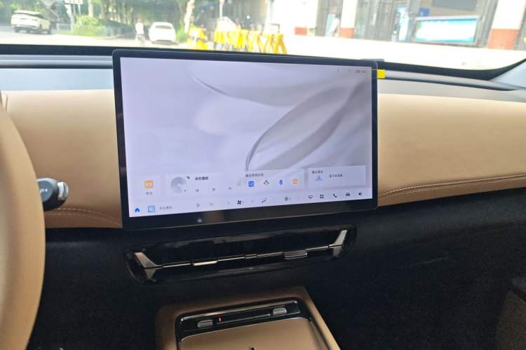 Used Wuling Xingguang 560 New Energy 2026 Model, Plug-in Hybrid, 125 km, Luxury Version Audio And AC Panel