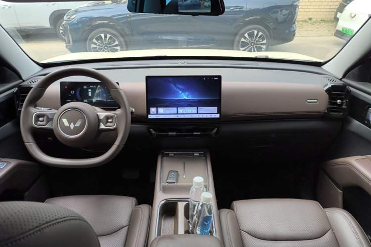 Used Wuling Xingguang 560 New Energy 2026 Model, Plug-in Hybrid, 125 km, Luxury Version Center Console