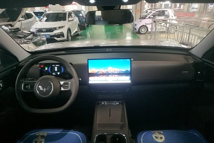Used Wuling Xingguang 560 New Energy 2026 Model, Pure Electric, 500 km, Luxury Version Center Console