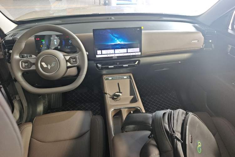 Used Wuling Xingguang 560 New Energy 2026 Model, Plug-in Hybrid, 125 km, Luxury Version Center Console