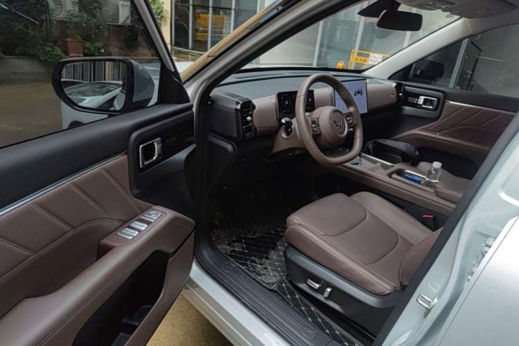 Used Wuling Xingguang 560 New Energy 2026 Model, Plug-in Hybrid, 125 km, Luxury Version Driver Seat