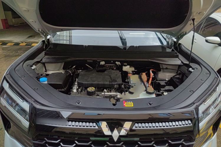 Used Wuling Xingguang 560 New Energy 2026 Model, Plug-in Hybrid, 125 km, Luxury Version Engine Bay