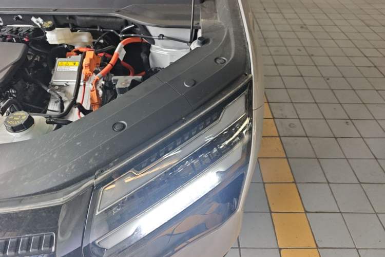 Used Wuling Xingguang 560 New Energy 2026 Model, Plug-in Hybrid, 125 km, Luxury Version Engine Bay Left
