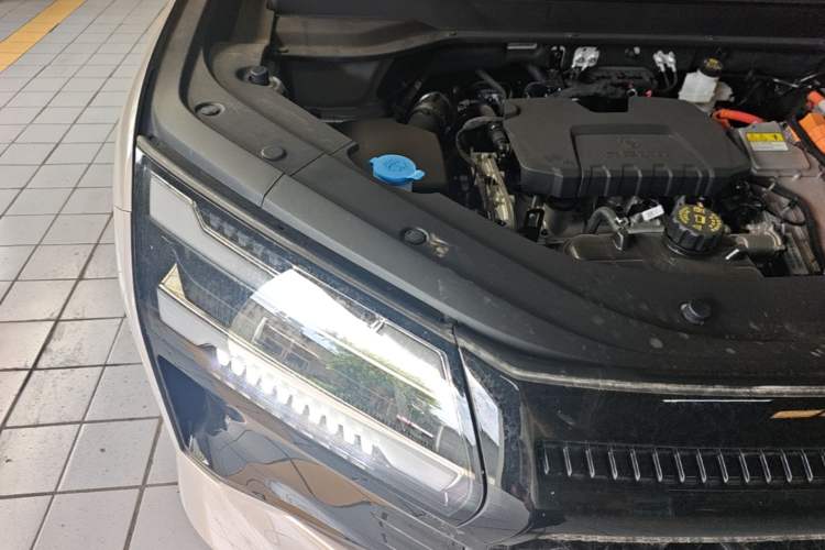 Used Wuling Xingguang 560 New Energy 2026 Model, Plug-in Hybrid, 125 km, Luxury Version Engine Bay Right