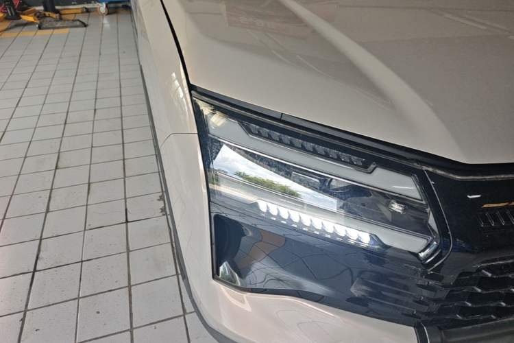 Used Wuling Xingguang 560 New Energy 2026 Model, Plug-in Hybrid, 125 km, Luxury Version Exterior 3