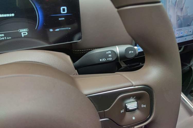 Used Wuling Xingguang 560 New Energy 2026 Model, Plug-in Hybrid, 125 km, Luxury Version Gear Lever