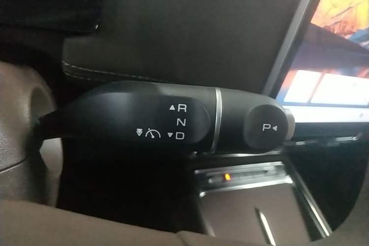 Used Wuling Xingguang 560 New Energy 2026 Model, Pure Electric, 500 km, Luxury Version Gear Lever