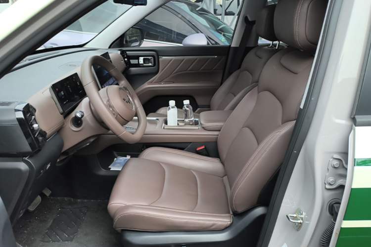 Used Wuling Xingguang 560 New Energy 2026 Model, Plug-in Hybrid, 125 km, Luxury Version Left Front Seat