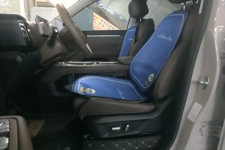 Used Wuling Xingguang 560 New Energy 2026 Model, Pure Electric, 500 km, Luxury Version Left Front Seat