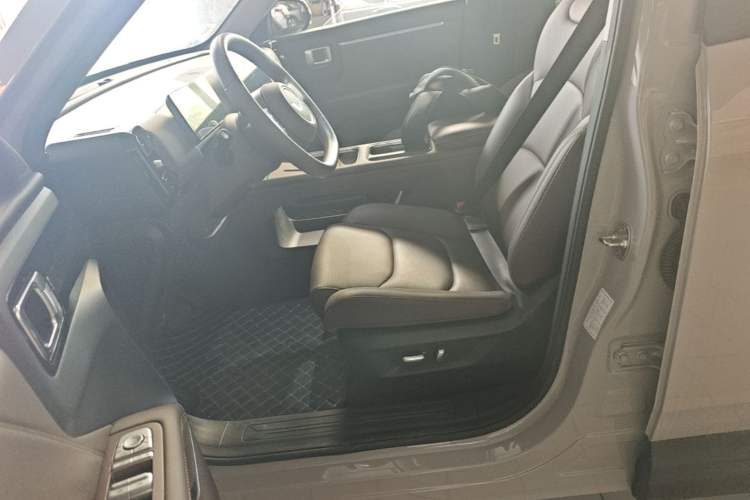 Used Wuling Xingguang 560 New Energy 2026 Model, Plug-in Hybrid, 125 km, Luxury Version Left Front Seat