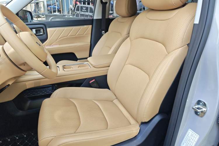 Used Wuling Xingguang 560 New Energy 2026 Model, Plug-in Hybrid, 125 km, Luxury Version Left Front Seat