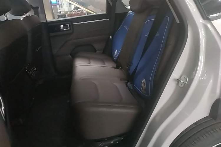 Used Wuling Xingguang 560 New Energy 2026 Model, Pure Electric, 500 km, Luxury Version Left Rear Seat