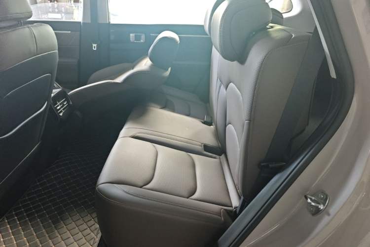 Used Wuling Xingguang 560 New Energy 2026 Model, Plug-in Hybrid, 125 km, Luxury Version Left Rear Seat