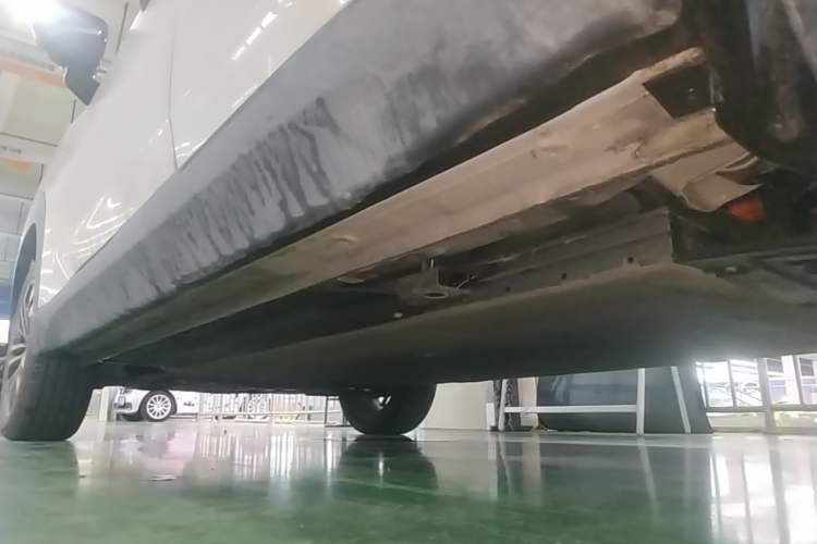Used Wuling Xingguang 560 New Energy 2026 Model, Pure Electric, 500 km, Luxury Version Left Side Sill