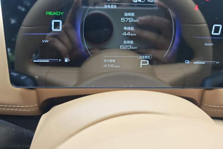Used Wuling Xingguang 560 New Energy 2026 Model, Plug-in Hybrid, 125 km, Luxury Version Odometer Close Up