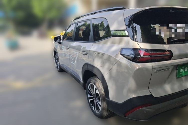 Used Wuling Xingguang 560 New Energy 2026 Model, Plug-in Hybrid, 125 km, Luxury Version Rear Left 45 Deg