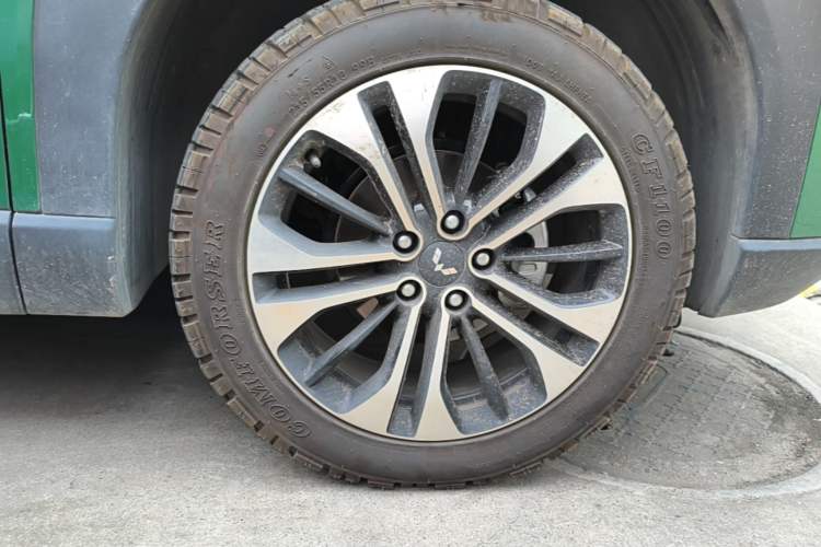Used Wuling Xingguang 560 New Energy 2026 Model, Plug-in Hybrid, 125 km, Luxury Version Right Front Wheel Hub