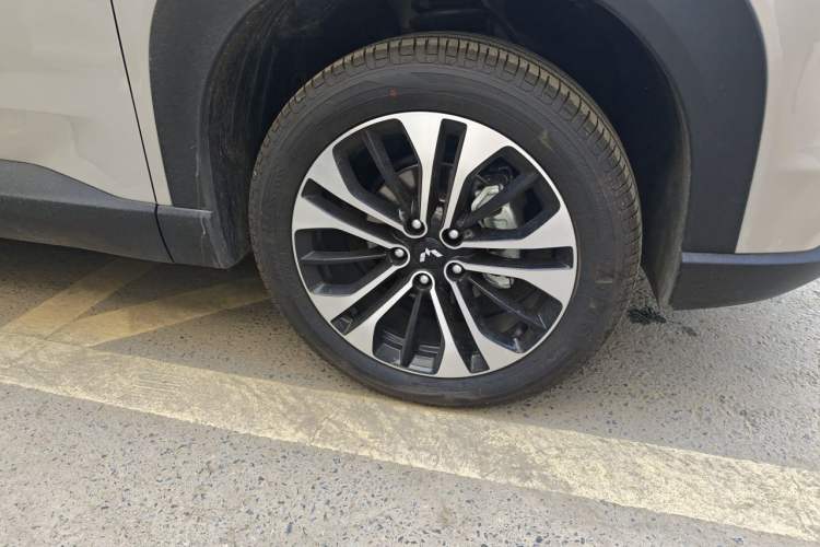 Used Wuling Xingguang 560 New Energy 2026 Model, Plug-in Hybrid, 125 km, Luxury Version Right Front Wheel Hub