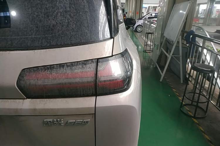 Used Wuling Xingguang 560 New Energy 2026 Model, Pure Electric, 500 km, Luxury Version Right Rear Taillight