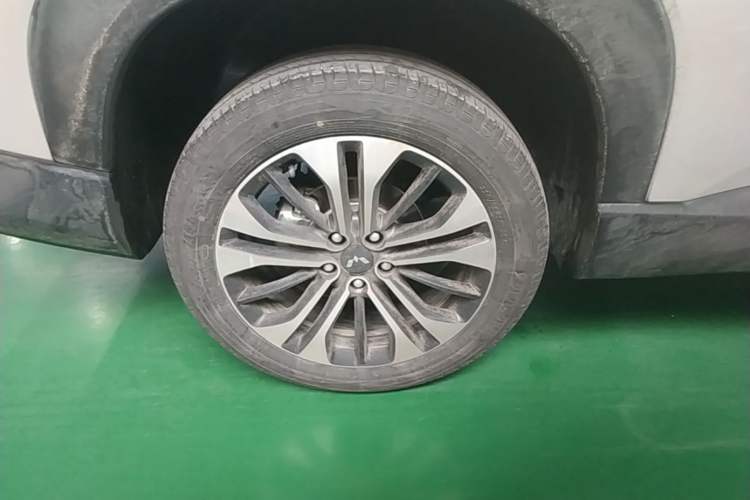 Used Wuling Xingguang 560 New Energy 2026 Model, Pure Electric, 500 km, Luxury Version Right Rear Wheel Hub