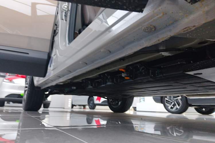 Used Wuling Xingguang 560 New Energy 2026 Model, Plug-in Hybrid, 125 km, Luxury Version Right Side Sill