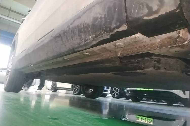 Used Wuling Xingguang 560 New Energy 2026 Model, Pure Electric, 500 km, Luxury Version Right Side Sill