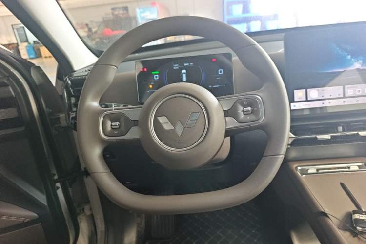 Used Wuling Xingguang 560 New Energy 2026 Model, Plug-in Hybrid, 125 km, Luxury Version Steering Wheel
