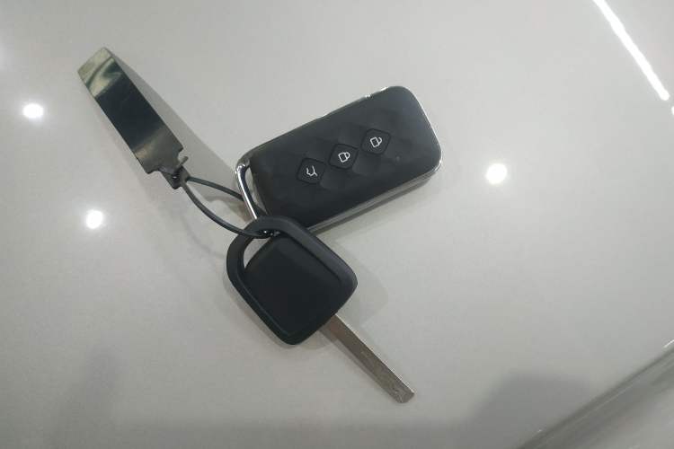 Used Wuling Xingguang 560 New Energy 2026 Model, Pure Electric, 500 km, Luxury Version Vehicle Key