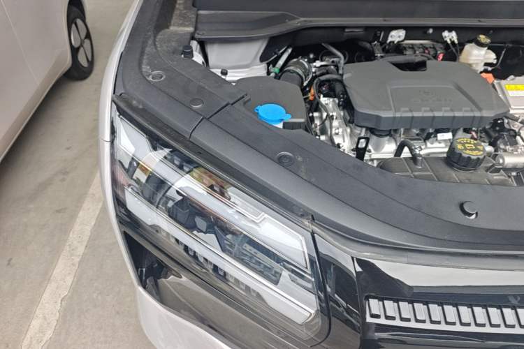 Used Wuling Xingguang 560 New Energy 2026 Model, Plug-in Hybrid, 125 km, Luxury Version Engine Bay Right