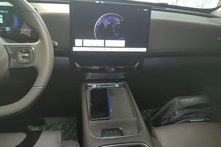 Used Wuling Xingguang 560 New Energy 2026 Model, Plug-in Hybrid, 125 km, Luxury Version Audio And AC Panel