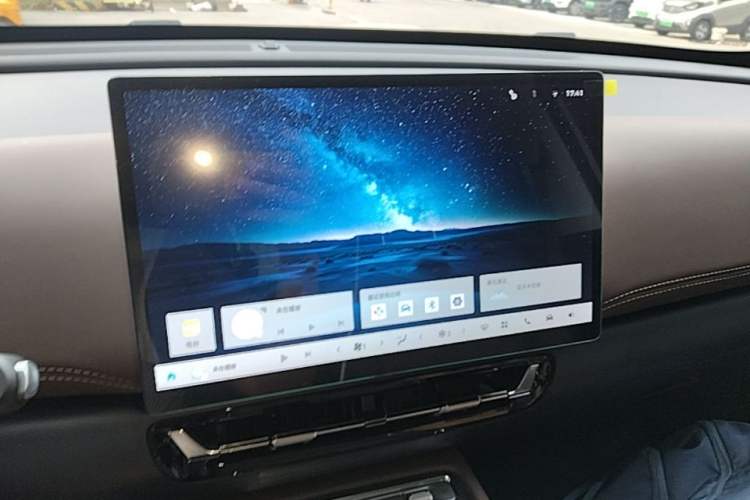 Used Wuling Xingguang 560 New Energy 2026 Model, Pure Electric, 500 km, Luxury Version Audio And AC Panel
