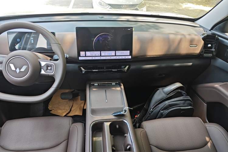 Used Wuling Xingguang 560 New Energy 2026 Model, Plug-in Hybrid, 125 km, Luxury Version Audio And AC Panel