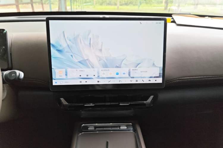Used Wuling Xingguang 560 New Energy 2026 Model, Plug-in Hybrid, 125 km, Luxury Version Audio And AC Panel