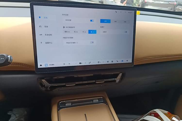 Used Wuling Xingguang 560 New Energy 2026 Model, Plug-in Hybrid, 125 km, Luxury Version Audio And AC Panel