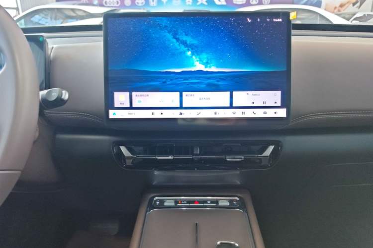 Used Wuling Xingguang 560 New Energy 2026 Model, Plug-in Hybrid, 125 km, Luxury Version Audio And AC Panel