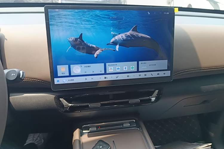 Used Wuling Xingguang 560 New Energy 2026 Model, Plug-in Hybrid, 125 km, Luxury Version Audio And AC Panel