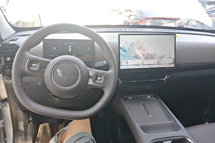 Used Wuling Xingguang 560 New Energy 2026 Model, Plug-in Hybrid, 125 km, Luxury Version Center Console
