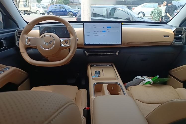 Used Wuling Xingguang 560 New Energy 2026 Model, Plug-in Hybrid, 125 km, Luxury Version Center Console